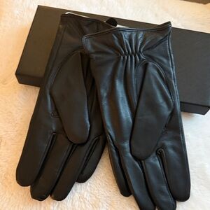 Elegant Black Leather Gloves